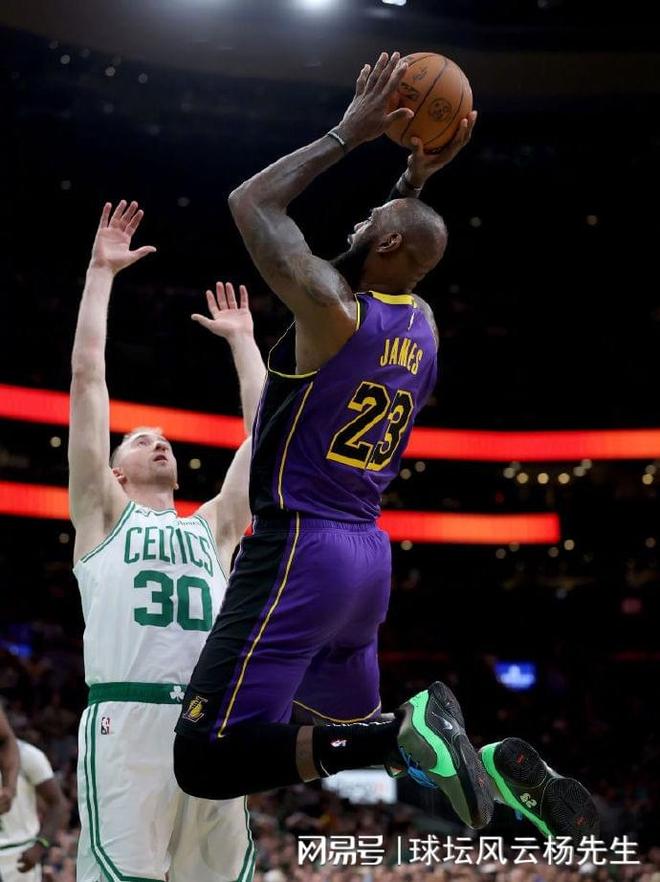 关于塔图姆连续十场比赛得分超过战术调整，湖人挑战极限！的信息