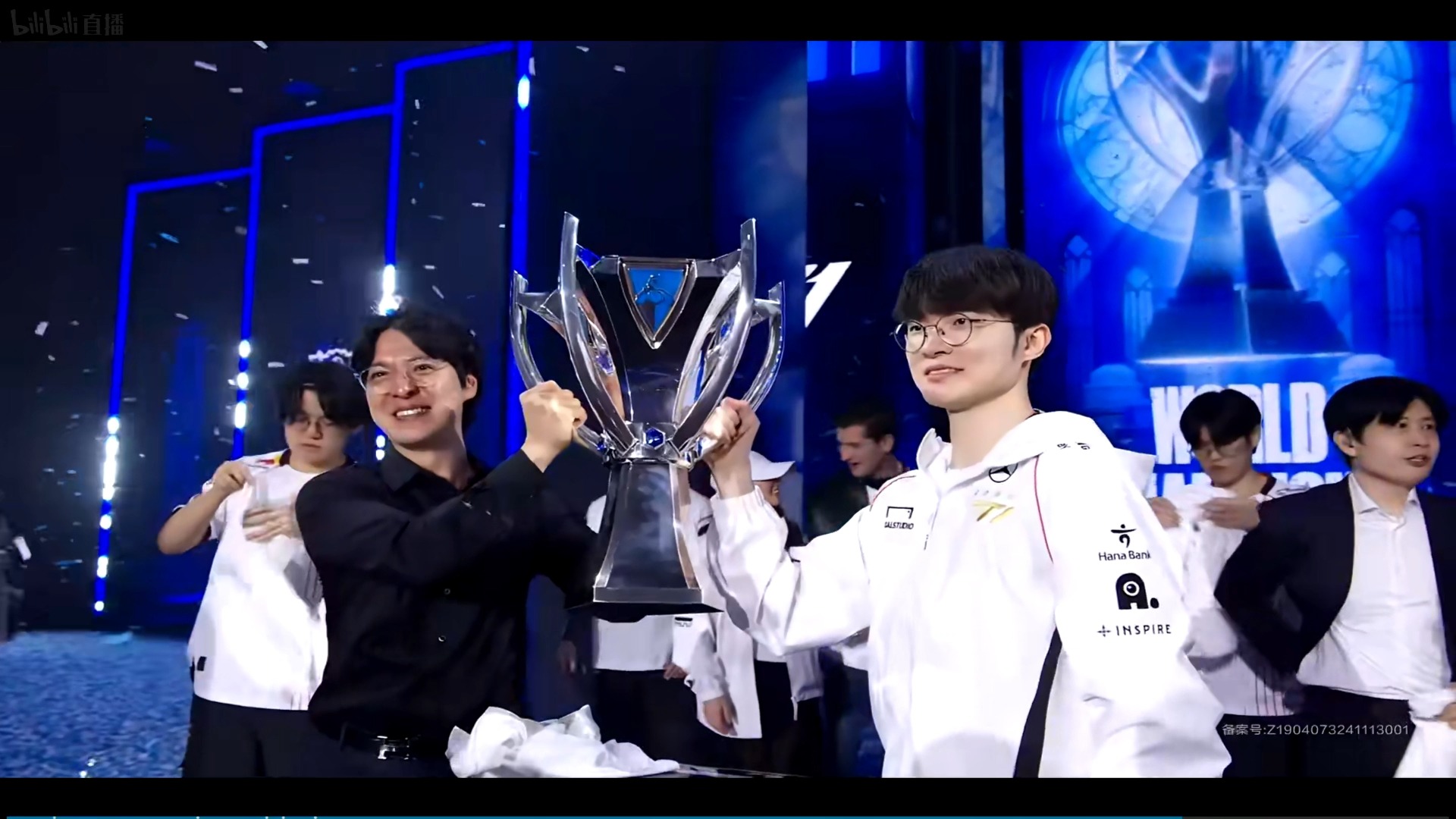 九游娱乐-Faker迎来十二赛季高光表现，RNG球迷沸腾！的简单介绍