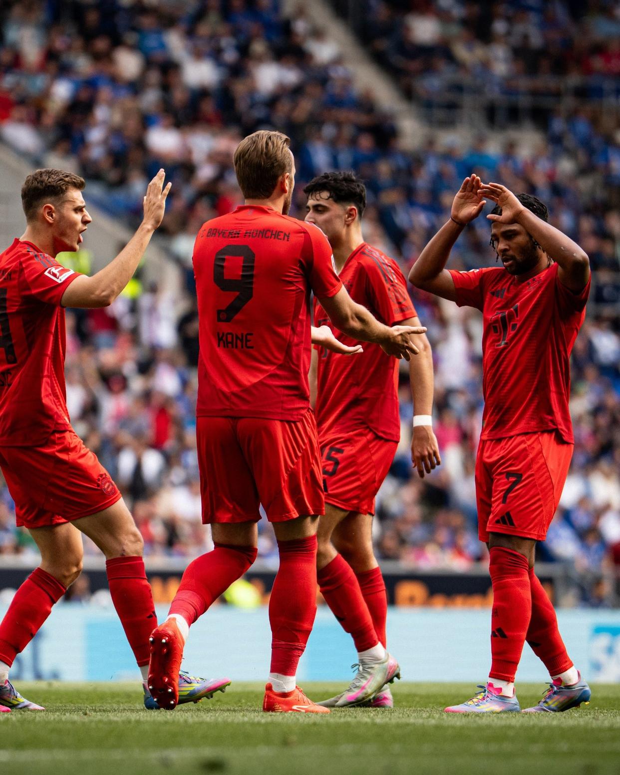 九游娱乐-凯恩回归赛场，回归赛场首场状态亮眼，曼联观众沸腾！的简单介绍