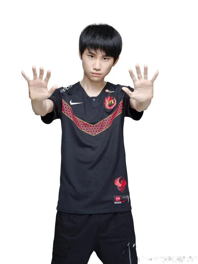 关于浓眉哥关键节点势不可挡，DWG带队取胜！的信息